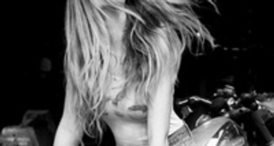 Motoron tette szét a lábát 15 évesen, most perel