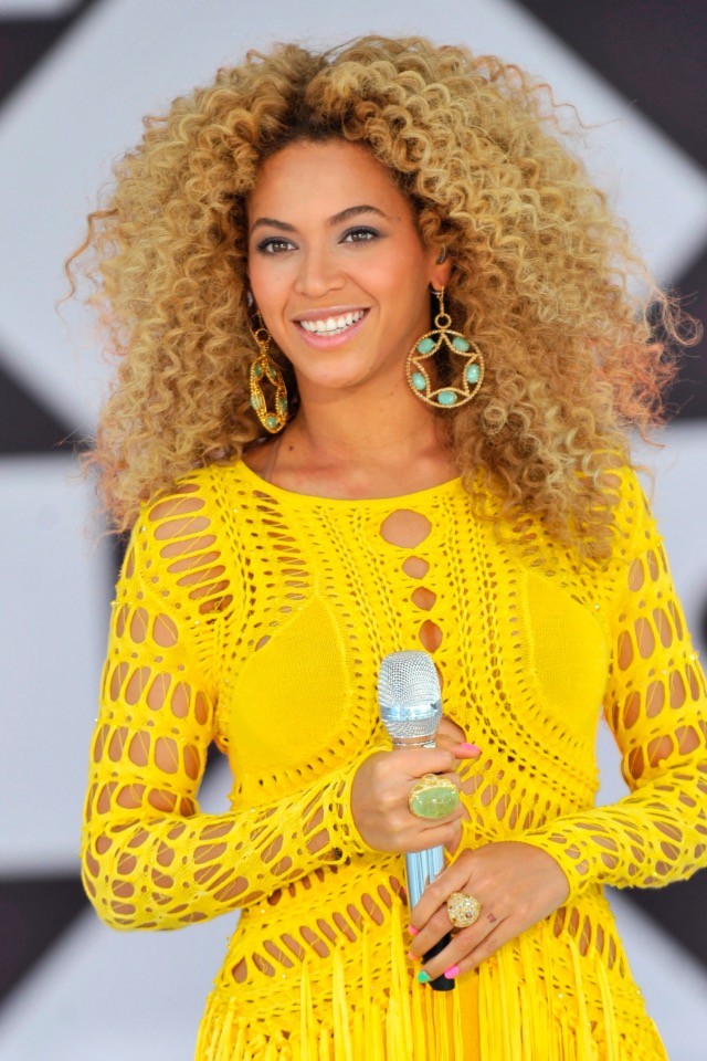 Göndör a hajad? Te magad is könnyen vághatsz belőle otthon - Mutatjuk hogyan