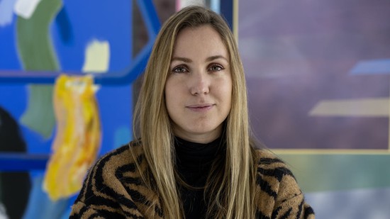 Kusovszky Bea festőművész: „Bármilyen apróság elindíthat bennem egy gondolatot az alkotáshoz”