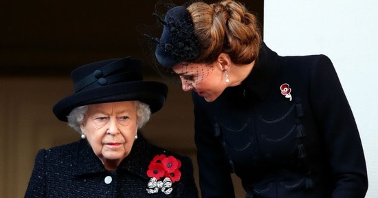 6 torokszorító alkalom, amikor Katalin hercegné megidézte Erzsébet királynő szellemét