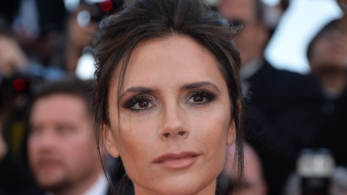 Victoria Beckham megint megcsinálta! Lábemelés Cannes-ban is