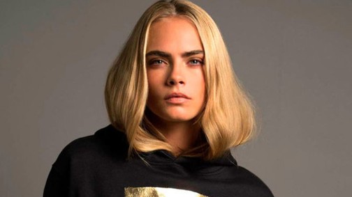Cara Delevingne bugyi nélkül jótékonykodik
