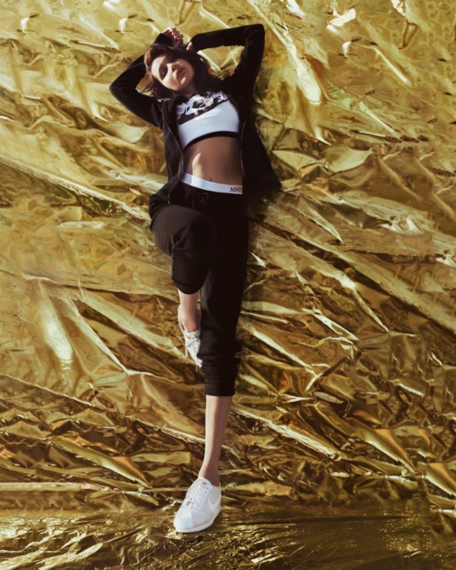 Bella Hadid- Nike Cortez