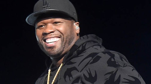 50cent magas sarkúkkal díszítette fel a fáját. Igen, magas sarkúkkal!