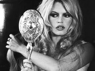 Örök klasszikus: Brigitte Bardot csábos frizurái