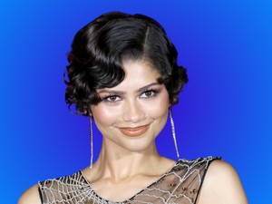 Zendaya nadrág nélkül lépett a vörös szőnyegre, csak egy pólóban pózolt a kameráknak