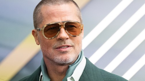 Ő Brad Pitt legnagyobb támasza az édesanyja halála után, szívszorító, amit a színészért tesz