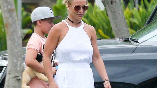 Britney Spears bomba alakját hófehér bikiniben mutogatta Hawaiion