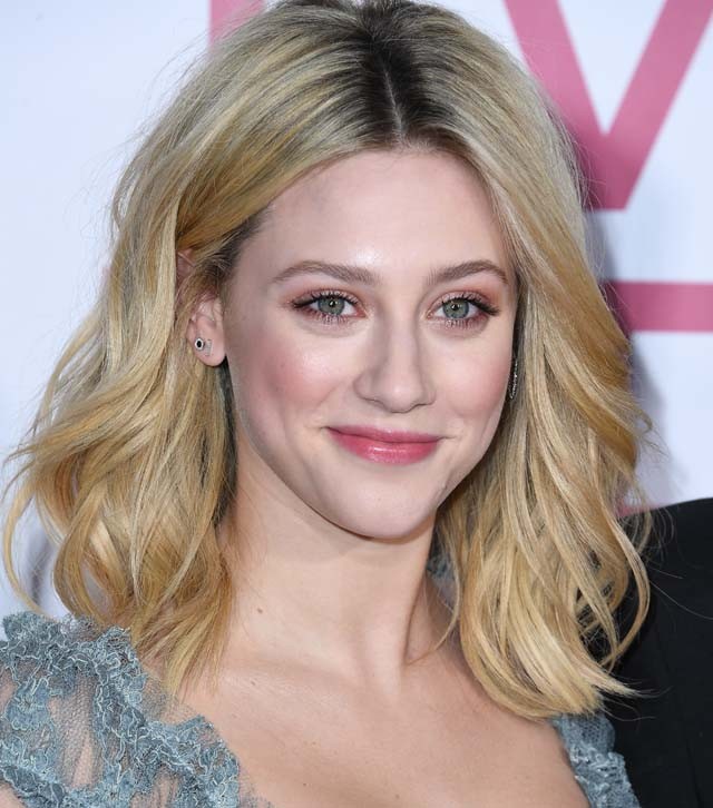 Lili Reinhart sokkot kapott hasonmásától: ő is azt hitte, saját magát látja