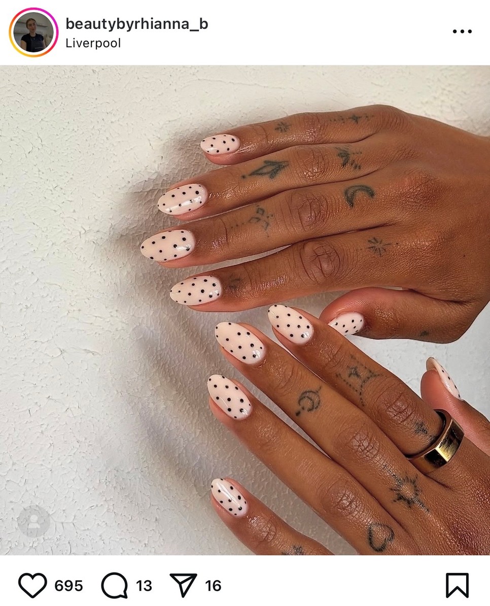 Apró pöttyök, visszafogott megjelenés - lehetne klasszikusabb?