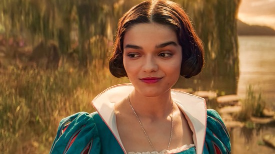 Hófehérke nem hófehér, de a varázstükör még mindig a férfi tekintetet tükrözi? A Disney legújabb élőszereplős produkciójának ellentmondásai