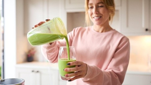 Praktikus megoldások a szépségért: Hogyan illeszthető a kollagén por a reggeli smoothie-ba? (x)