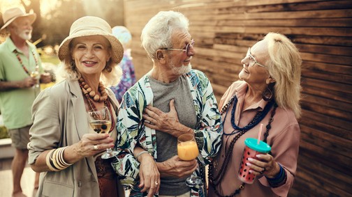 Felnőttkori barátságok: elengedés és újrakezdés a digitális korban - véleménycikk a Barátság világnapjára