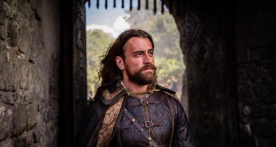 Hunyadi sorozatkritika: Ha a Trónok harcában elfogadjuk a brutalitást és a meztelenséget, akkor a saját történelmünkben miért botránkozunk meg rajta?