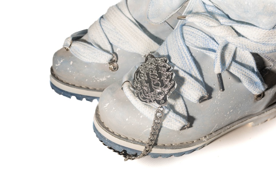 Tamás az első saját tervezésű high-fashion bootjának minden részlete egy külön történet