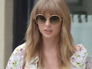 Taylor Swift ruhája elképesztő, de cipőjét semmi pénzért nem vennénk fel