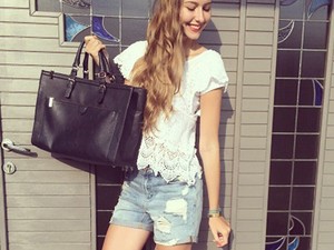 Bogi hippis szettben köszönti a hetet