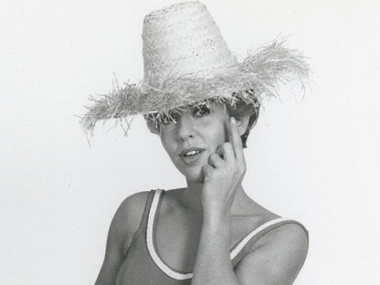 Hihetetlen! 83 éves, és most is fehérneműmodell