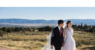 A Csajok sztárja férjhez ment! Látnod kell a lélegzetellálító ruháját