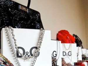 Diesel, D&G, Tommy Hilfiger akár 90 százalék kedvezménnyel