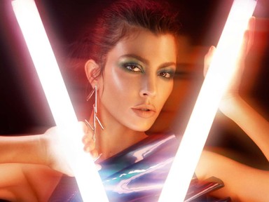 Kourtney Kardashian meztelen, szuperdögös fotóit bámuljuk