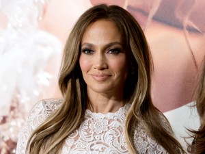 Jennifer Lopez három lélegzetelállító Ralph Lauren ruhát viselt az esküvőjén - KÉPEK