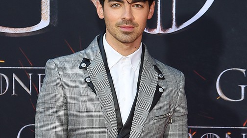 Joe Jonas kiszőkült! Ezt a frizurát látnod kell