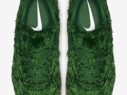 Őrület: A Nike új sportcipőjének köszönhetően a lábadon lesz a fű, nem pedig alatta