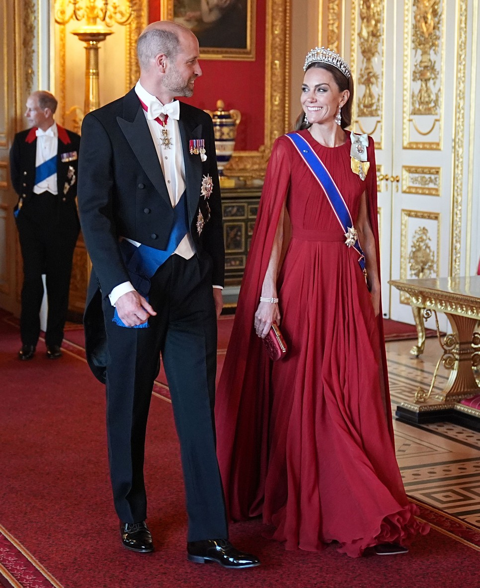 Katalin hercegné káprázatosan festett a francia állami banketten