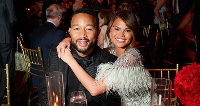 Titokban megszületett John Legend és Chrissy Teigen 4. gyermeke, nem sokkal a 3. után