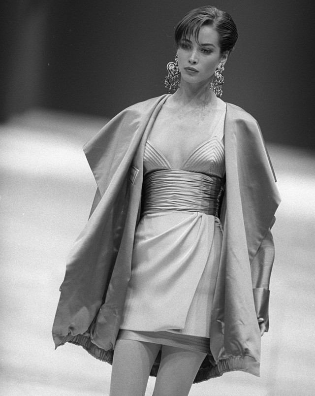 Christy Turlington a Versace bemutatóján