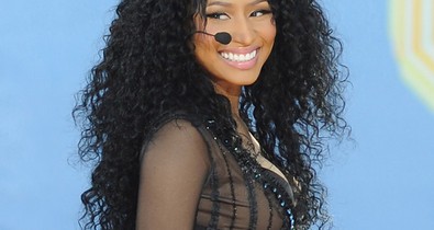 Kit érdekelnek a cicik? Óriásit megy a fenékplasztika!