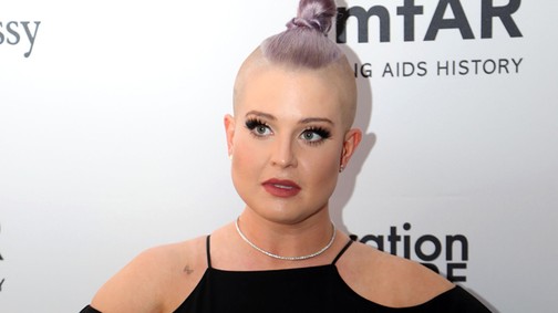 Nagyon durva Kelly Osbourne frizurája