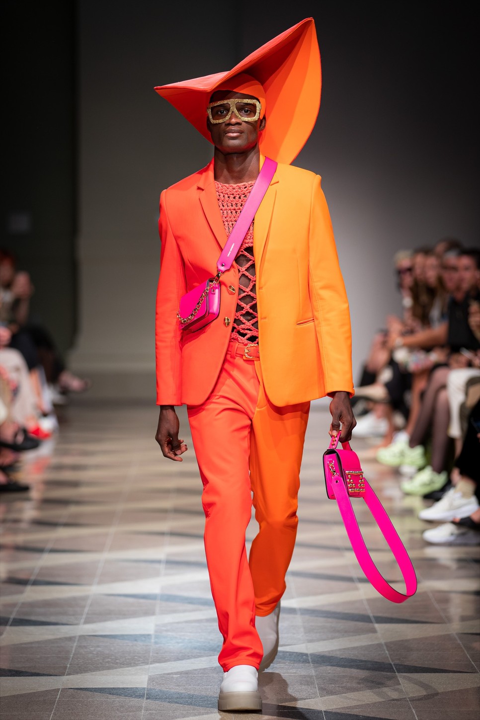 Megszületett az egyedi Virág Kerényi print, és a Budapest Fashion Weeken került bemutatásra