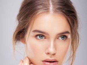 Glamour-napos sminkvadászat indul! Szerezd be kedvenc alapozód szuper kedvezményekkel!