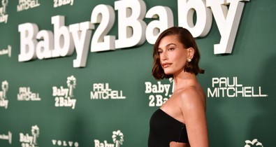 Hailey Bieber még a templomba is nadrág nélkül megy, és nem kér érte elnézést