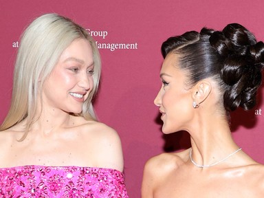 Egy 63 éves (!) ruhában ment jótékonysági bálba Bella Hadid, és egy istennő benne