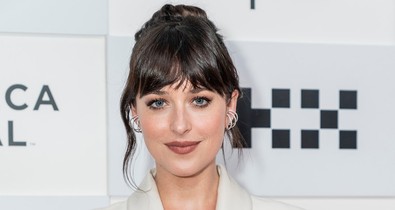 Dakota Johnson pikáns zakóruháját Christian Grey is imádná