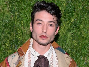 Ezra Miller a legmocskosabb szexuális élményeiről számolt be