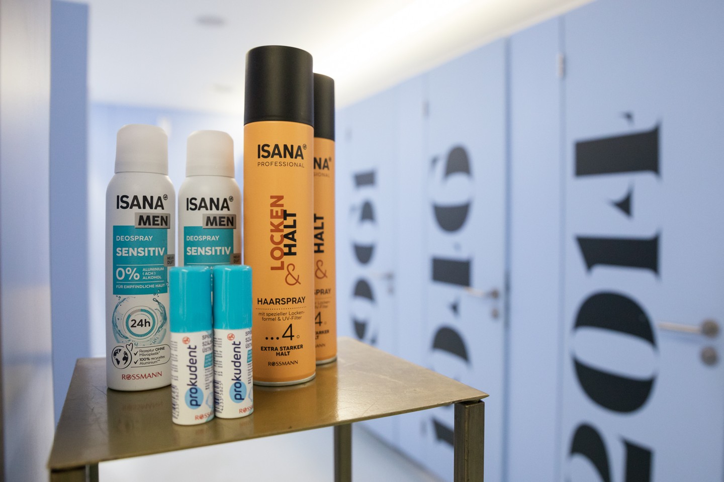 Az este folyamán a mosdókban kihelyezett Rossmann beautykincsekkel frissülhettek fel a meghívottak