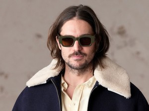 Nem fogod elhinni, kivel randizik az Emily Párizsban sármos séfje, Lucas Bravo!