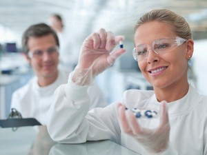 Gyorsabb és hatékonyabb gyógyszergyártás és áttörés a daganatos áttétek megállításában – ezért dolgoznak a L’Oréal-UNESCO díj idei nyertesei