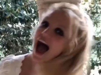 Itt van Britney Spears giga karácsonyfája, ami valósággal zabálja az energiát