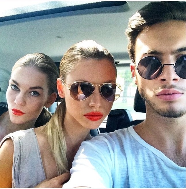 Máté modellekkel egy fotózáson