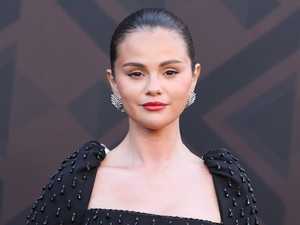 Selena Gomez új hajszínre váltott, első látásra alig ismertünk rá