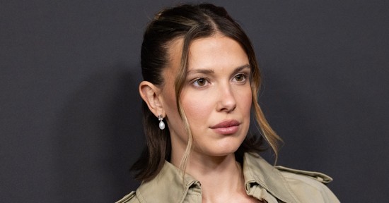 Millie Bobby Brown fűzős szettben perzselte fel a vörös szőnyeget, csak úgy árad belőle a sikk 