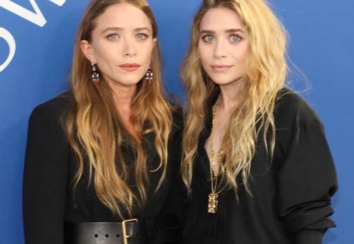 Szigorú szabályokat kell betartani Mary-Kate és Ashley Olsen divatbemutatóin - igen, még a világsztároknak is kötelező