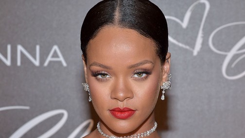 Rihanna nagyasszony felékszerezve