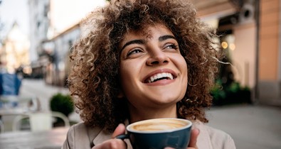 Eddig rosszul csináltad: ennyit kell várnod a reggeli kávé után a fogmosással