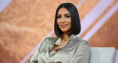 Kim Kardashian bemutatja a tengerparti kiegészítőt, amiről fogalmunk sem volt, hogy kell